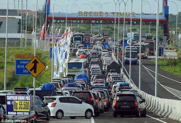 Inikah Kemacetan Terburuk di Dunia? 15 Pemudik Tewas di Pintu Tol `Brexit`